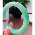 冰种飘绿正装翡翠手镯